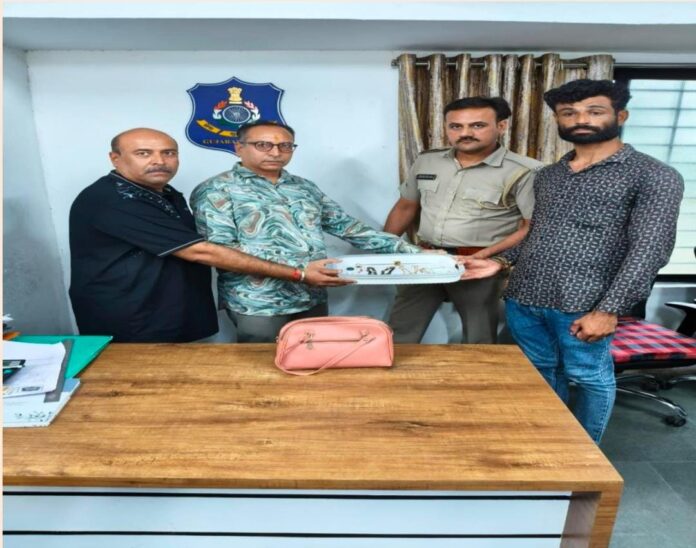 5f0a8261-fdb7-47fe-ab1a-9f2b3507801f